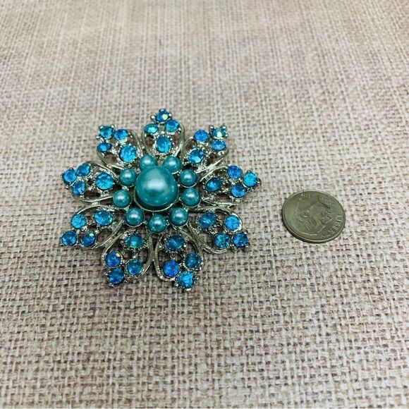 Silver Blue Pearl and Crystal Star Brooch - Picture 1 of 2